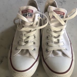 White converse low tops
